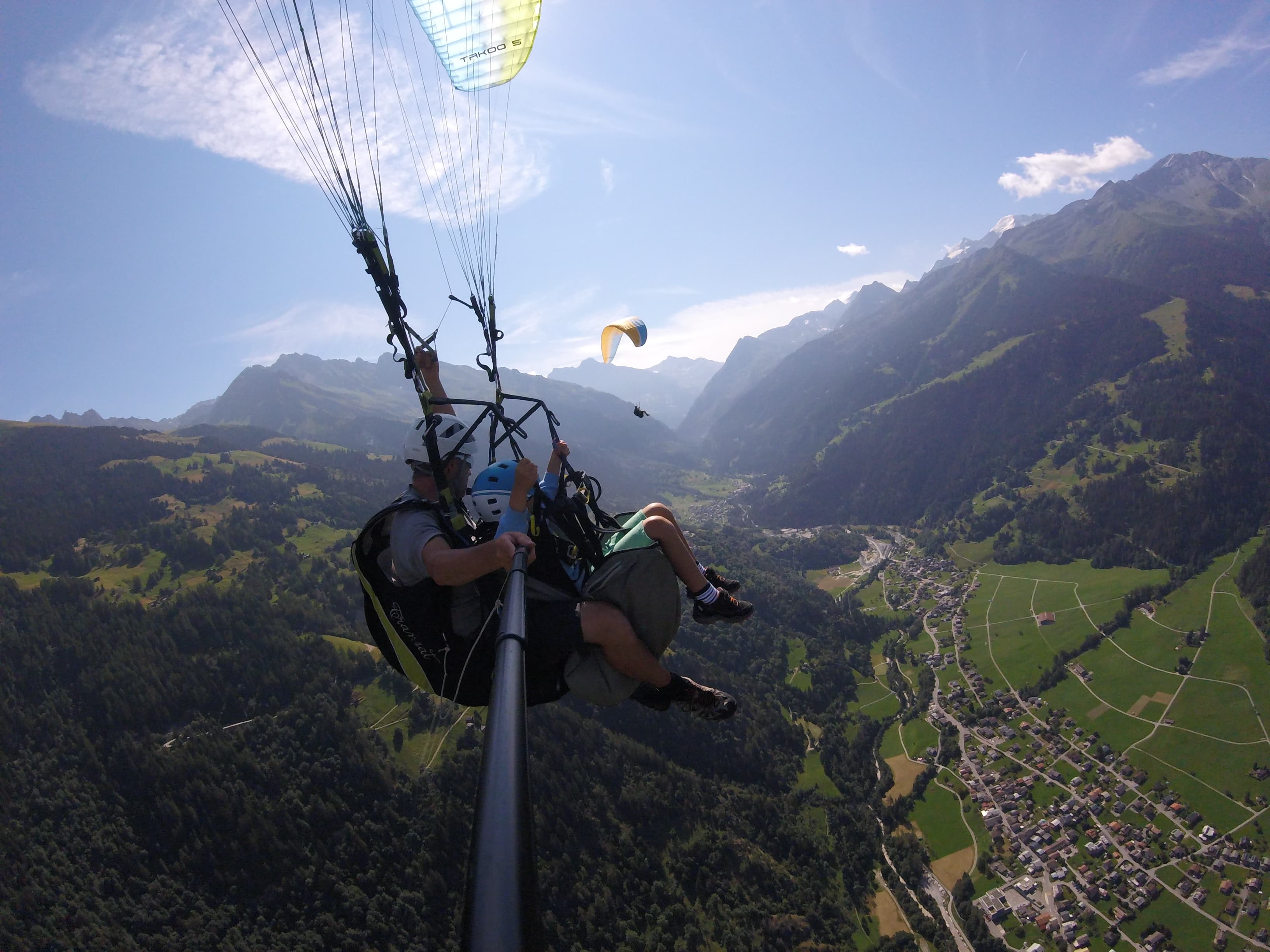 Vol extrême en parapente au-dessus du Val de Bagnes